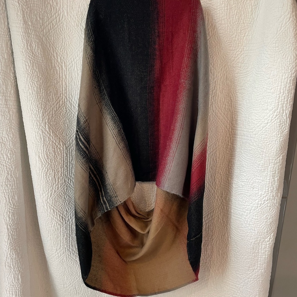 ⭐️ Wide Infinity Scarf - Picture 3 of 3